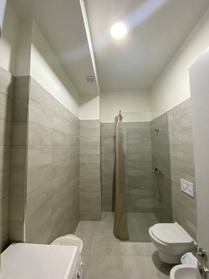 Tirane, jepet me qera apartament 1+1 Kati 7, 70 m² 650 € (tek shkolla e kuqe)
