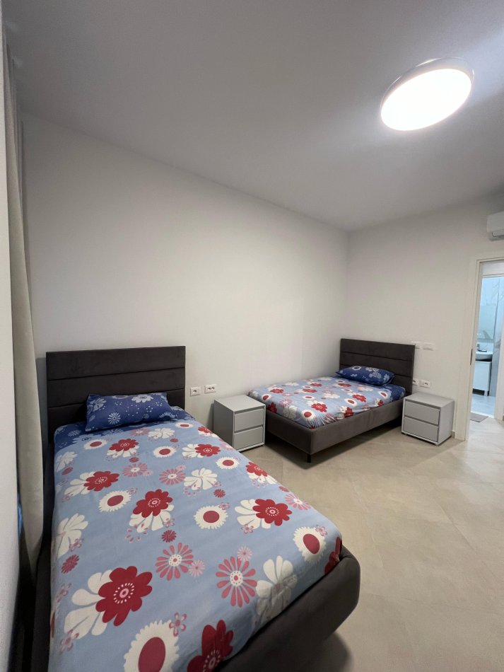 Tirane, jepet me qera apartament 2+1+Ballkon Kati 2, 100 m² 750 € (xhanfize Keko)