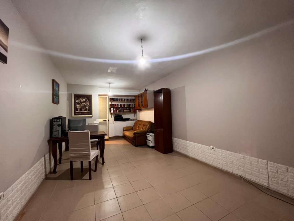 Tirane, shitet ambjent biznesi Kati -1, 30 m² 65.000 € (Riza Cerova)