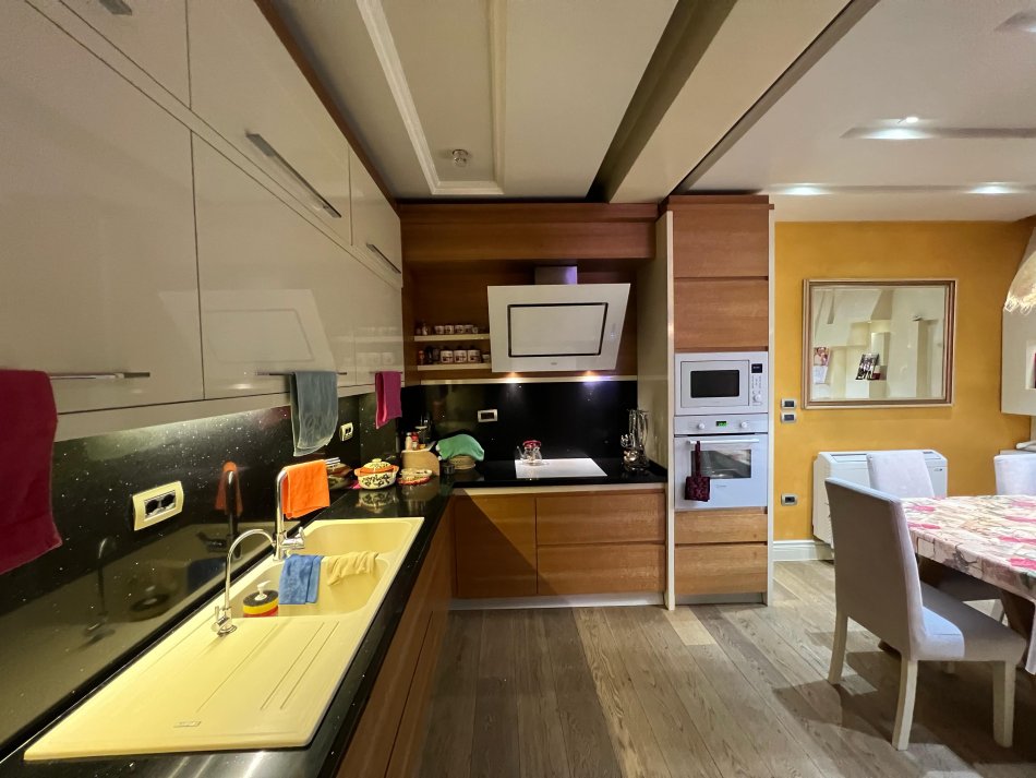 Tirane, shitet apartament 3+1+Ballkon Kati 5, 129 m² 175.000 € (Astir, Bar Artisti)