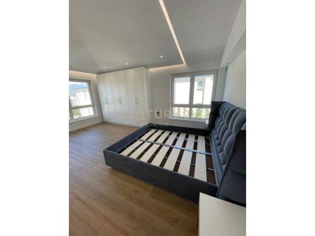 Tirane, shitet Vile 3+1+A+BLK Kati 3, 179 m² 520.000 Euro (liqeni i thate)