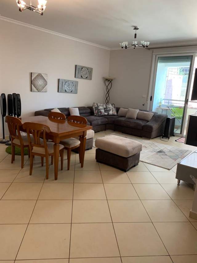 Tirane, jepet me qera apartament 2+1 Kati 1, 122 m² 450 Euro (rruga Peti, Tek Kopshti Zoologjik)