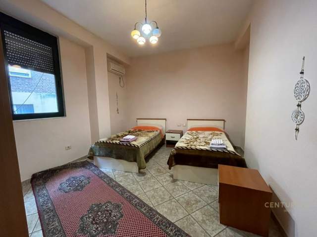 Tirane, jepet me qera apartament 3+1 Kati 2, 250 m² 500 Euro (rr e Elbasanit)