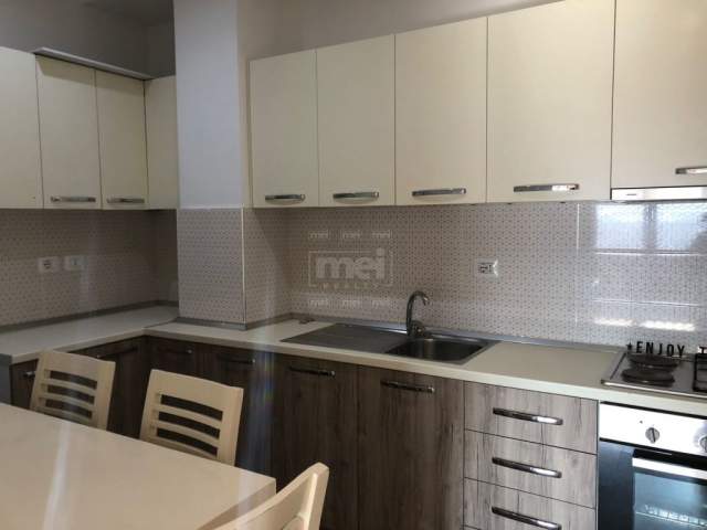 Tirane, jepet me qera zyre 132 m² 850 Euro (Zogu i Zi)