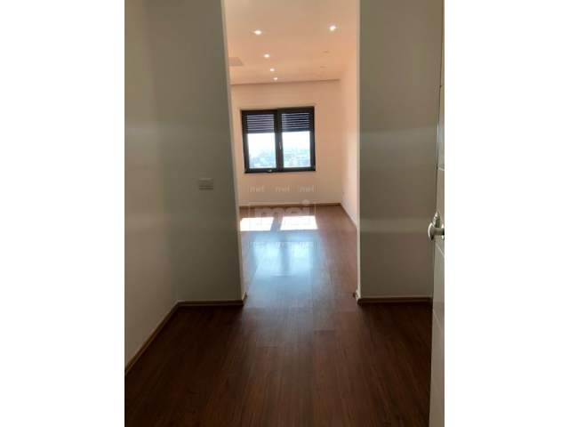 Tirane, jepet me qera zyre 132 m² 850 Euro (Zogu i Zi)