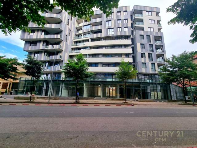 Tirane, perballe Komplekdit Halili,jepet me qera ambjent biznesi 220 m² 5.000 Euro (Rruga e Dibres)