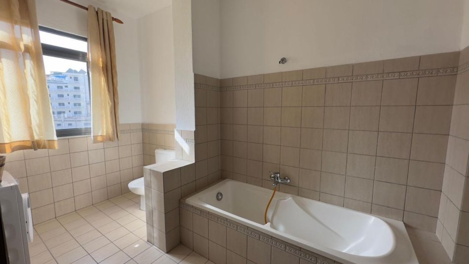 Tirane, jepet me qera ambjent biznesi Kati 3, 135 m² 700 € (Rruga e Kavajes)
