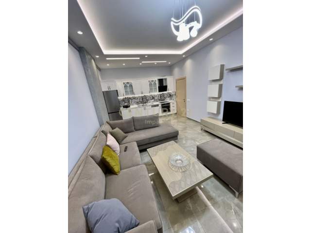 Tirane, jepet me qera apartament 1+1 Kati 4, 76 m² 600 Euro (Rruga e Kavajes)