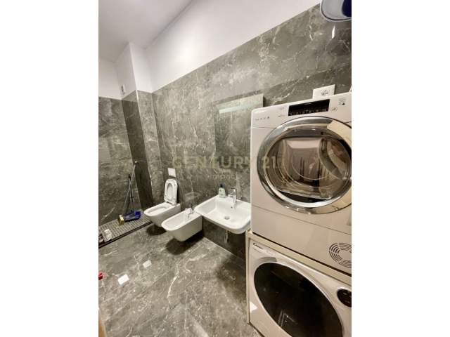 Tirane, jepet me qera apartament 1+1 Kati 4, 76 m² 600 Euro (Rruga e Kavajes)