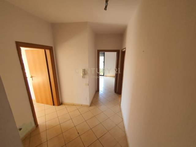 Tirane, shitet apartament 2+1+BLK Kati 4, 110 m² 125.000 Euro (Pazari i Ri)