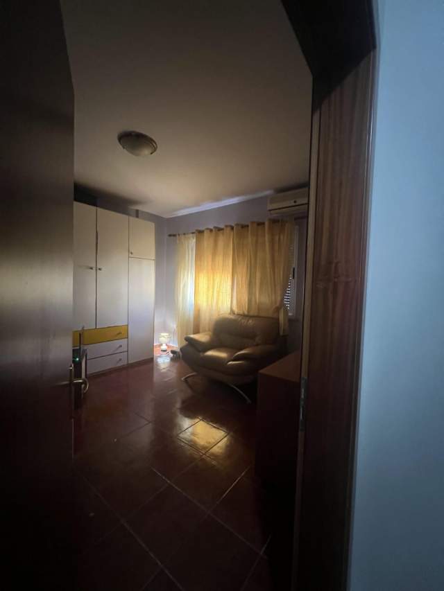 Tirane, jepet me qera apartament 3+1+A+BLK Kati 9, 125 m² 700 Euro (rruga Medar Shtylla)