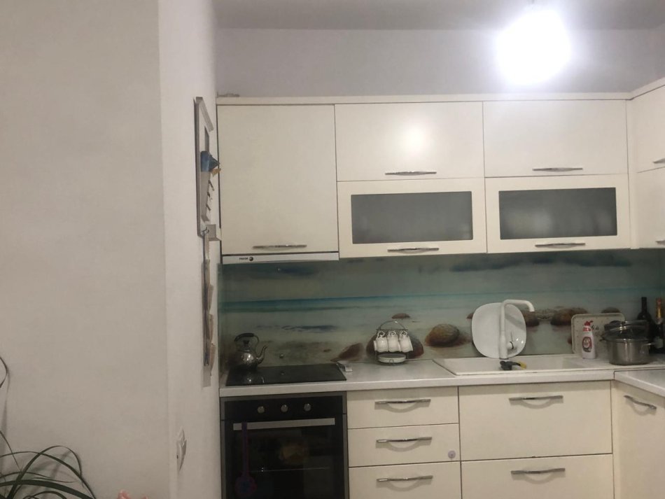 Tirane, jepet me qera apartament 1+1 Kati 4, 70 m² 450 € (5 Maj)