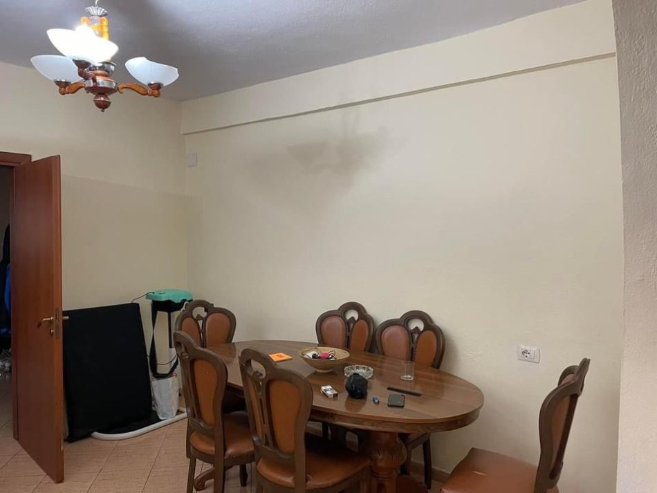 Tirane, shitet apartament 2+1 Kati 0, 117 m² 163.000 € (Rruga e Kavajes)