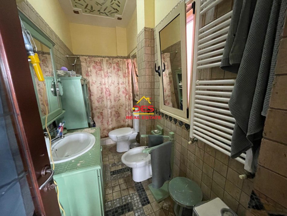 Vlore, shitet apartament+verande | Penthouse 3+1 Kati 9, 320 m² 335.000 € (Rruga Onufri)