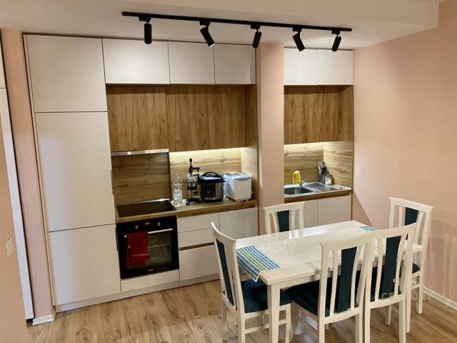 Tirane, jepet me qera apartament 2+1 90 m² 650 Euro (QENDER)
