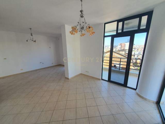 Tirane, shitet apartament 2+1+BLK Kati 4, 110 m² 125.000 Euro (Pazari i Ri)