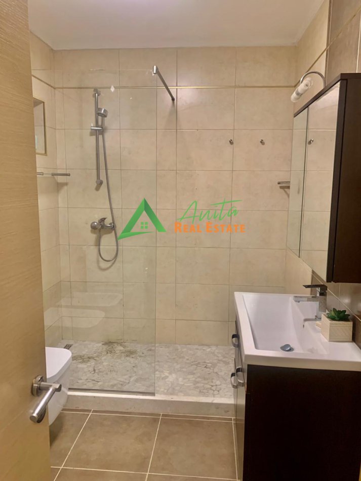Tirane, jepet me qera apartament 2+1+Ballkon Kati 5, 80 m² 600 € (Myslym Shyri)