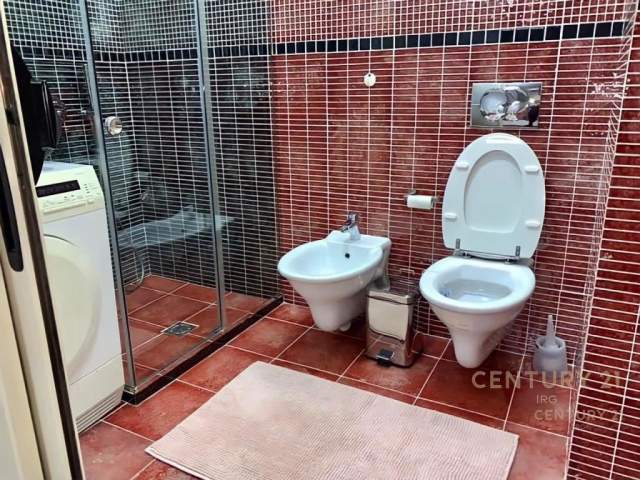 Tirane, jepet me qera 2+1 Kati 7, 110 m² 800 Euro