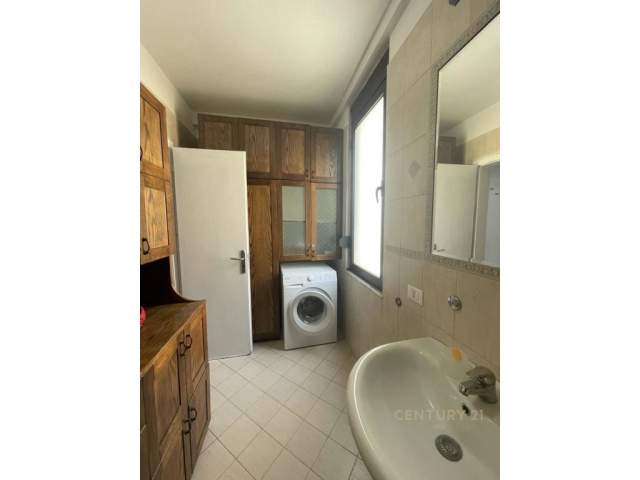 Tirane, shes apartament 2+1 Kati 9, 126 m² 200.000 Euro (rr kavajes)