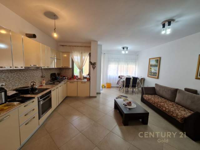 Tirane, shitet apartament 2+1 Kati 3, 125 m² 125.000 Euro (Rruga e Dibres)