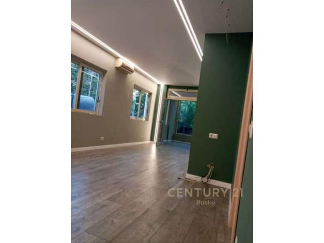 Tirane, jepet me qera zyre Kati 1, 45 m² 500 Euro (Myslym Shyri)