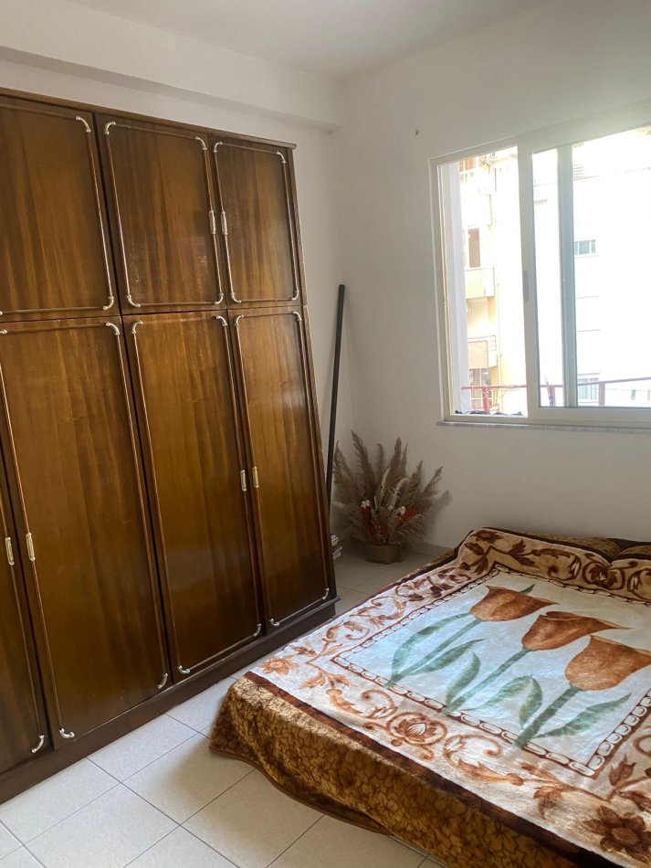 Tirane, jepet me qera apartament 3+1+Aneks+Ballkon Kati 2, 120 m² 350 € (Fresku te Spar 1)