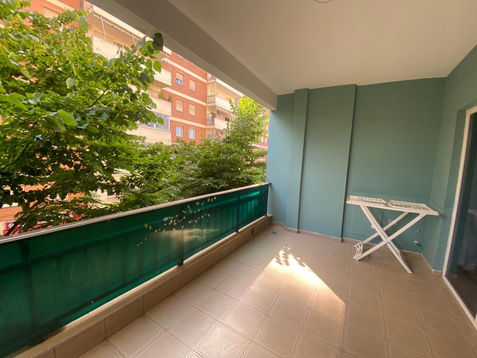 Tirane, jepet me qera apartament 1+1 Kati 3, 70 m² 600 € (rruga e elbasanit)