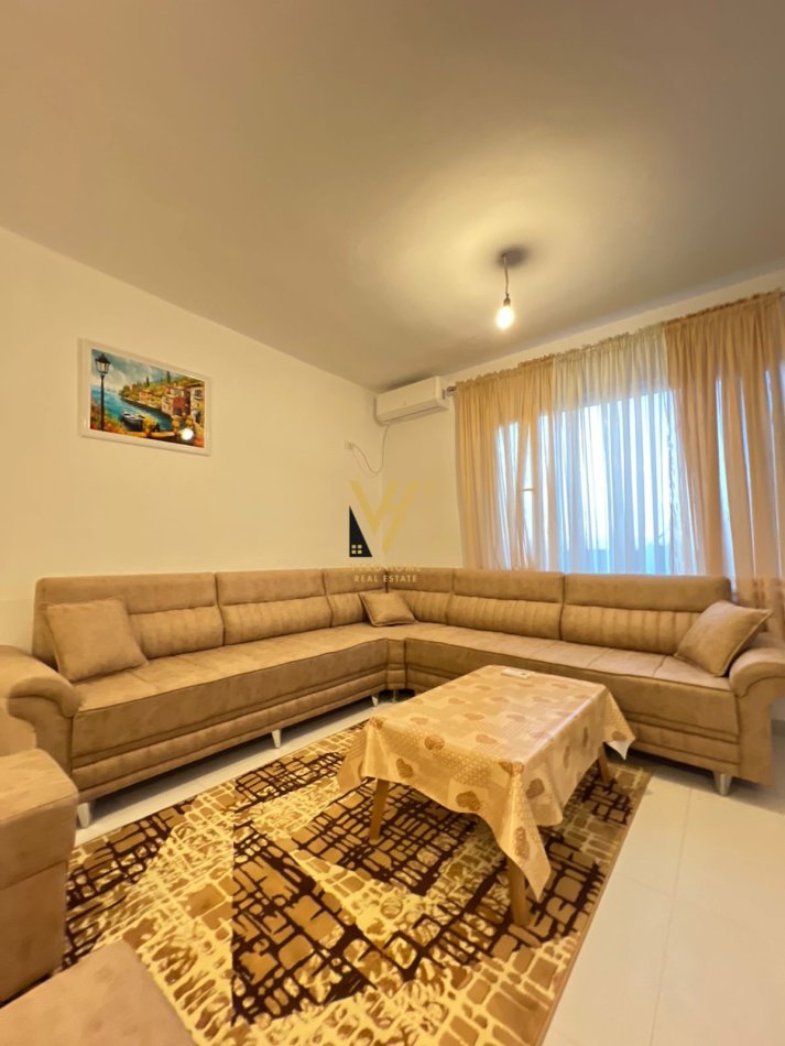 Tirane, jepet me qera apartament 1+1+Ballkon Kati 3, 83 m² 400 € (FRESK)