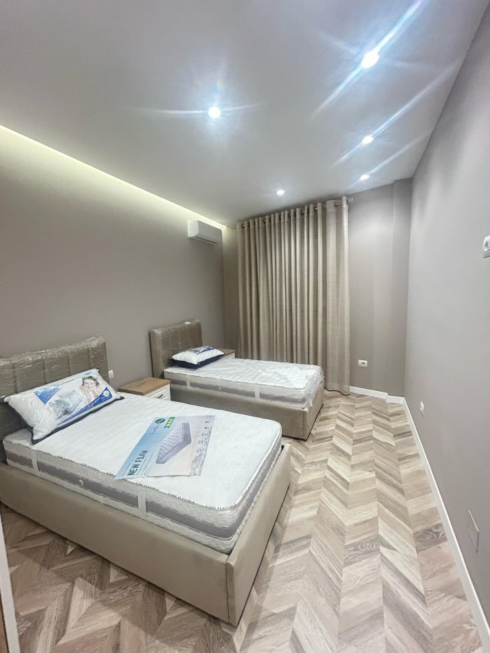Tirane, jepet me qera apartament 2+1 Kati 7, 120 m² 1.200 € (qender tirane)