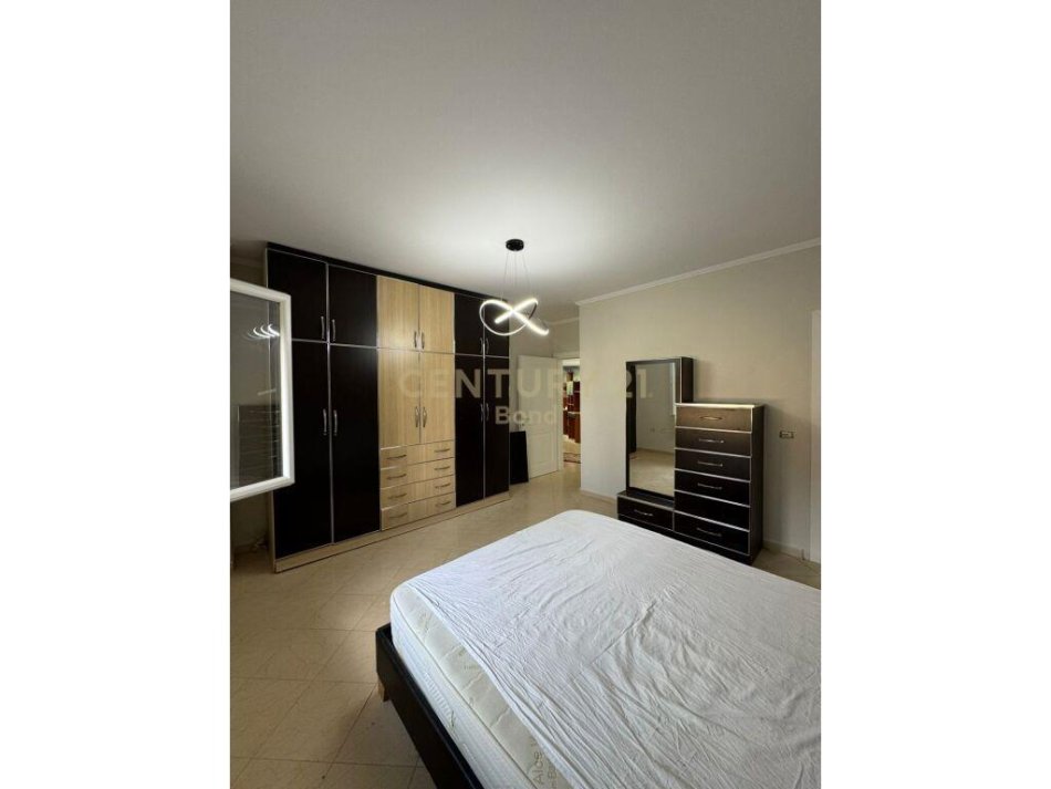 Tirane, shitet apartament 2+1+Ballkon , 108 m² 127.000 € (ne zonen e Ali Demit, rruga Idriz Dollaku)