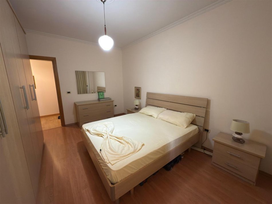 Super Apartament 2+1+2 me qera ne bllok (800 Euro)