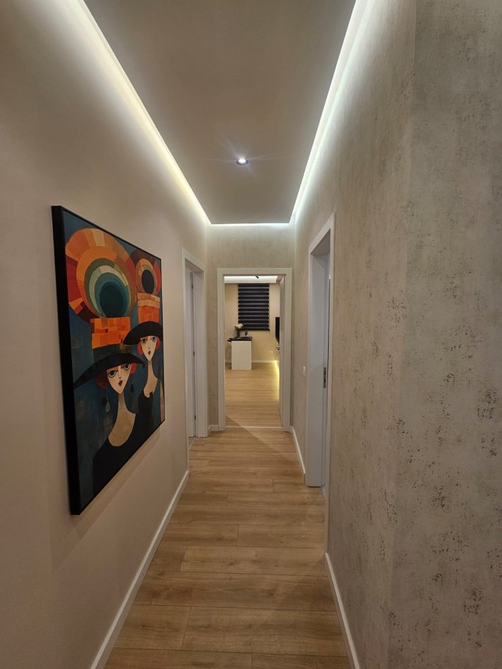 Super Apartament 2+1 ne shitje ne Qender tek pazari i ri (265,000 Euro)