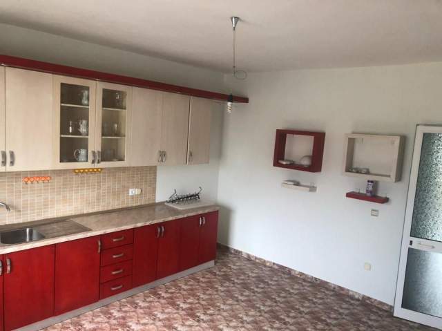 Tirane, jepet me qera apartament 4+1+BLK Kati 4, 130 m² 500 Euro (vace zela)