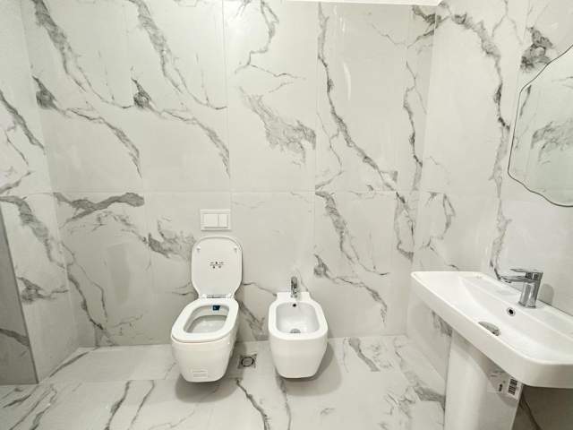 Tirane, jepet me qera ambjent biznesi Kati 5, 130 m² 1.300 Euro (Tish Dahia)