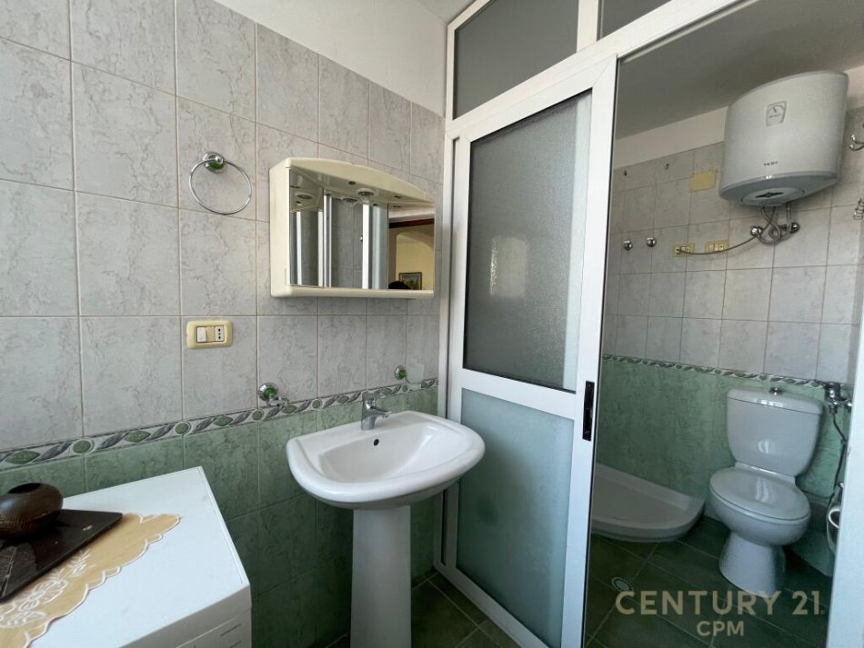 Tirane, shitet apartament 2+1+Ballkon Kati 3, 120.000 € (prane Fushes se Ali Demit)