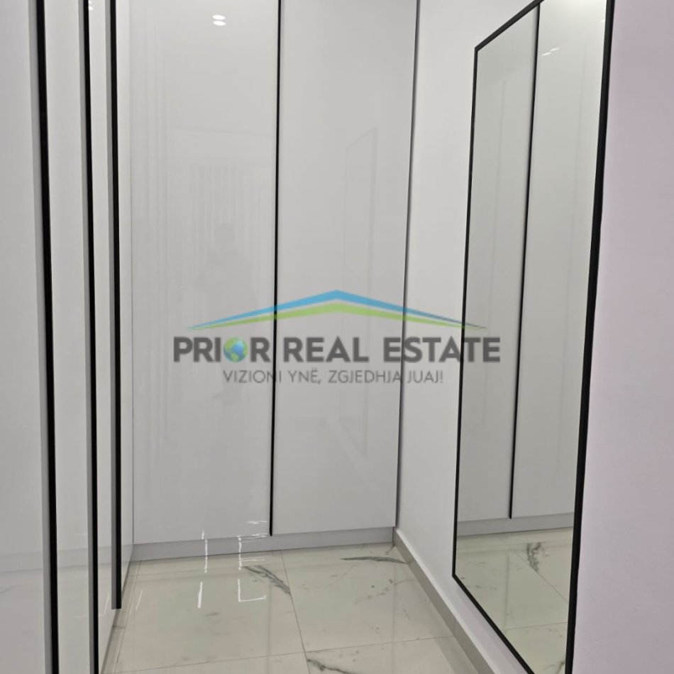 Tirane, jepet me qera apartament 1+1+Ballkon Kati 5, 75 m² 600 € (Kopshti Botanik)