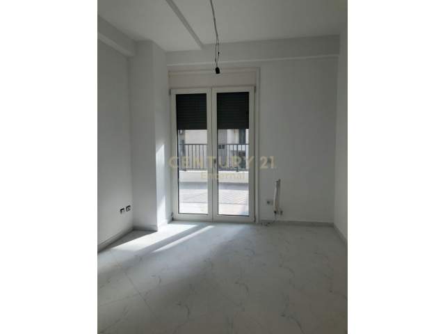 Tirane, jepet me qera zyre Kati 2, 158 m² 850 Euro (Rruga e Kosovareve)