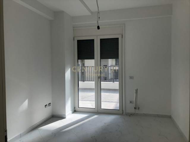 Tirane, jepet me qera zyre Kati 2, 158 m² 850 Euro (Rruga e Kosovareve)