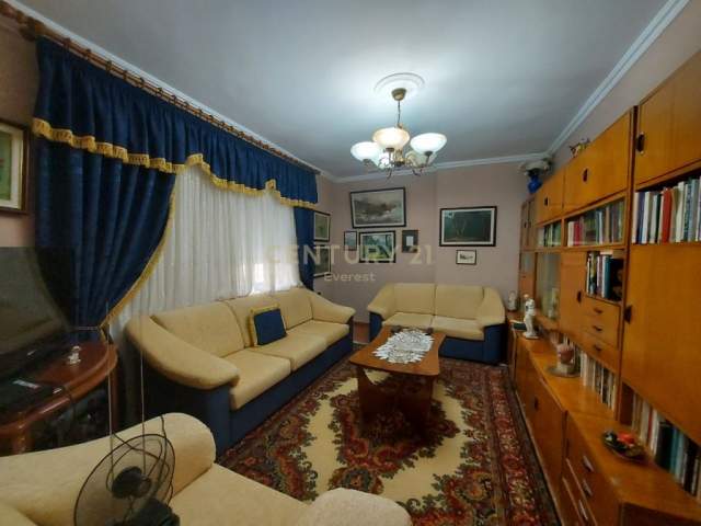 Tirane, shitet apartament 2+1 Kati 3, 90 m² 108.000 Euro (Rr. Siri Kodra, Selvia)