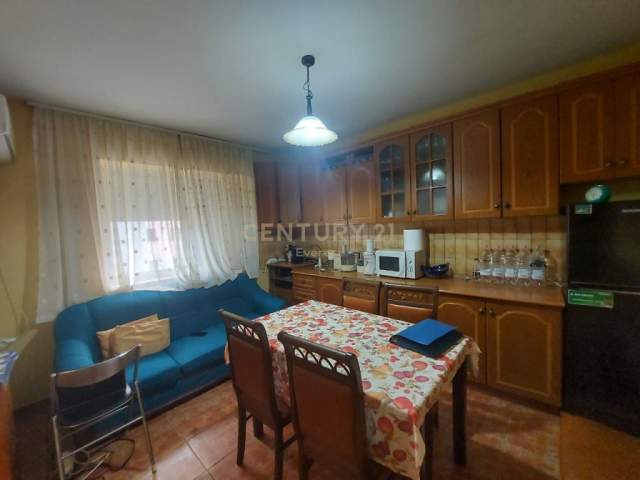 Tirane, shitet apartament 2+1 Kati 3, 90 m² 108.000 Euro (Rr. Siri Kodra, Selvia)