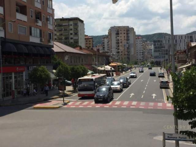 Tirane, jepet me qera ambjent biznesi Kati 2, 120 m² 1.200 Euro (Komuna e Parisit)