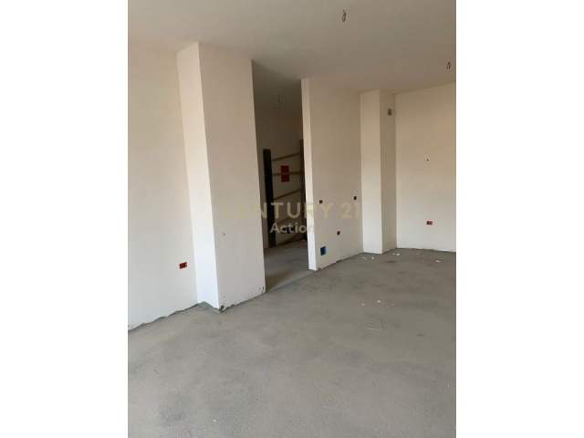 Tirane, shitet apartament 2+1 Kati 5, 111 m² 116.000 Euro (Ish fusha e aviacionit)