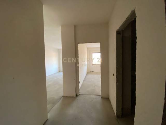 Tirane, jepet me qera Godine 5 kateshe, 175 m² 1.500 Euro (Siri Kodra)