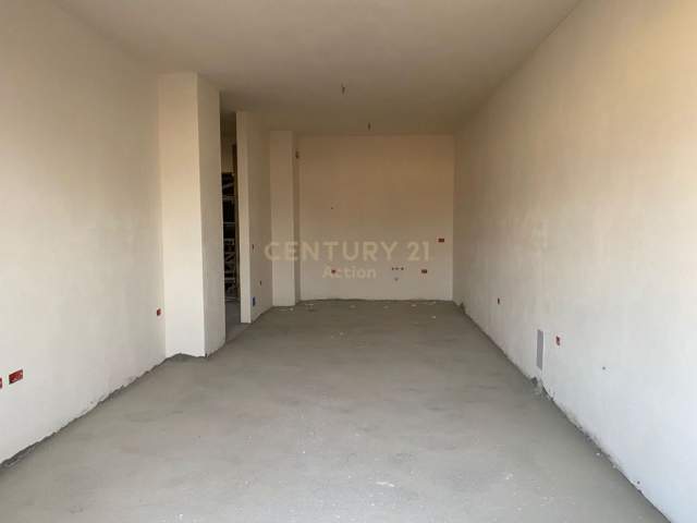 Tirane, shitet apartament 2+1 Kati 5, 111 m² 116.000 Euro (Ish fusha e aviacionit)