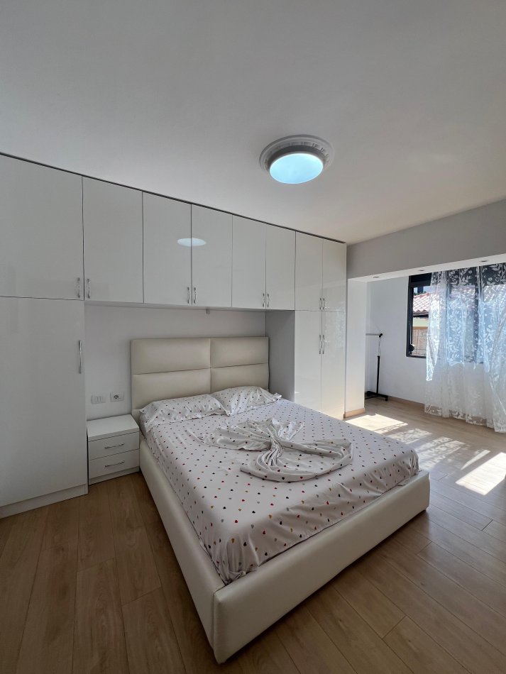 Tirane, jepet me qera apartament 1+1 Kati 2, 75 m² 600 € (MYSLYM SHYR)