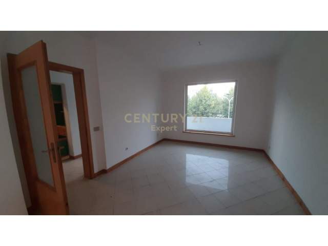 Tirane, shitet apartament 2+1 Kati 3, 105 m² 105.000 Euro (Ali Dem)