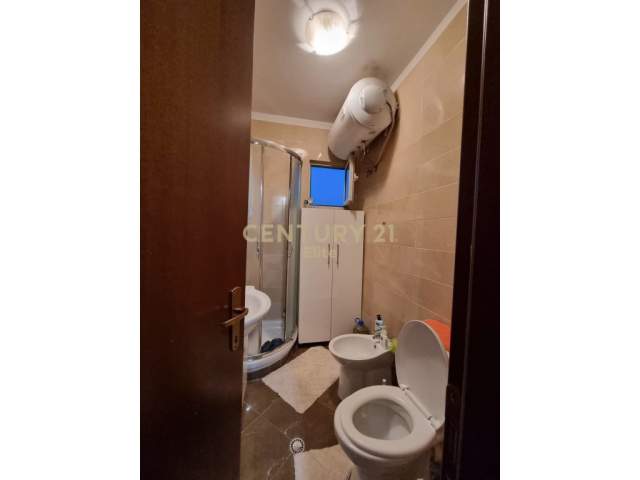 Tirane, shitet apartament 2+1 Kati 5, 81 m² 97.200 Euro (Ish fusha e aviacionit)