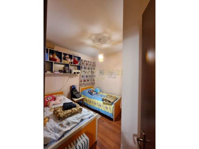 Tirane, shitet apartament 2+1 Kati 5, 81 m² 97.200 Euro (Ish fusha e aviacionit)
