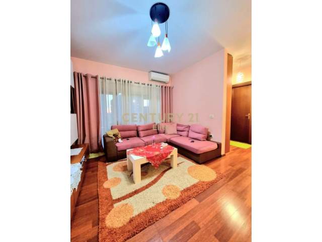 Tirane, shitet apartament 2+1 Kati 5, 81 m² 97.200 Euro (Ish fusha e aviacionit)