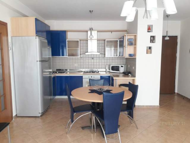 Tirane, jepet me qera apartament 2+1 Kati 8, 100 m² 700 Euro (blloku)